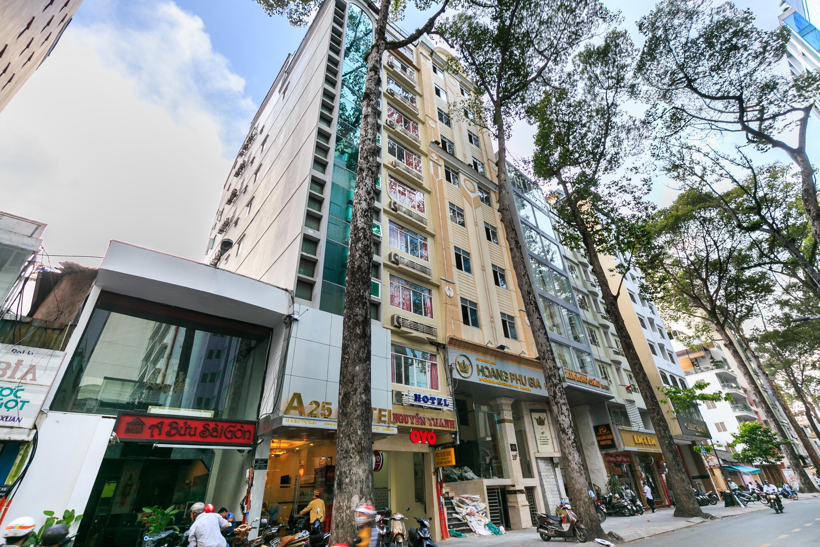 Oyo 422 Nguyen Thanh Hotel Хошимин Екстериор снимка