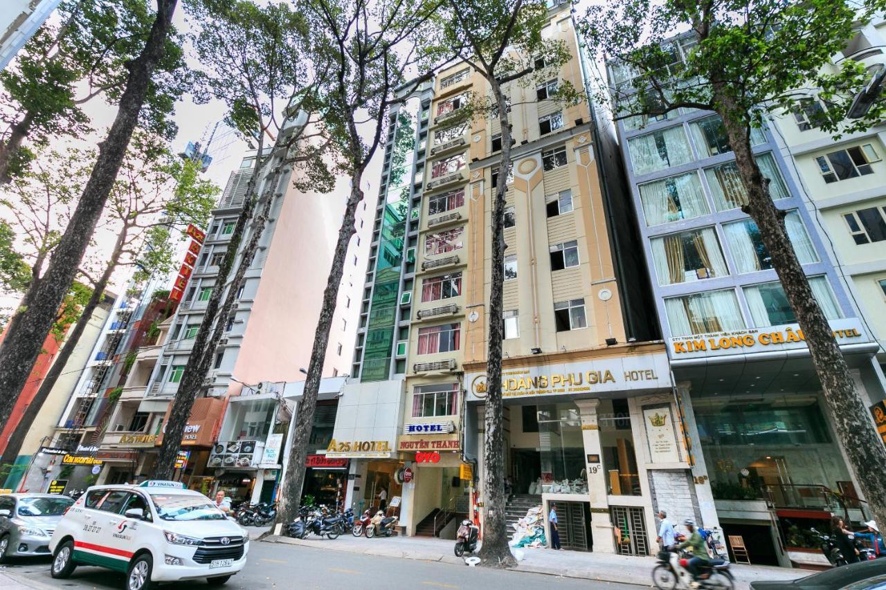 Oyo 422 Nguyen Thanh Hotel Хошимин Екстериор снимка